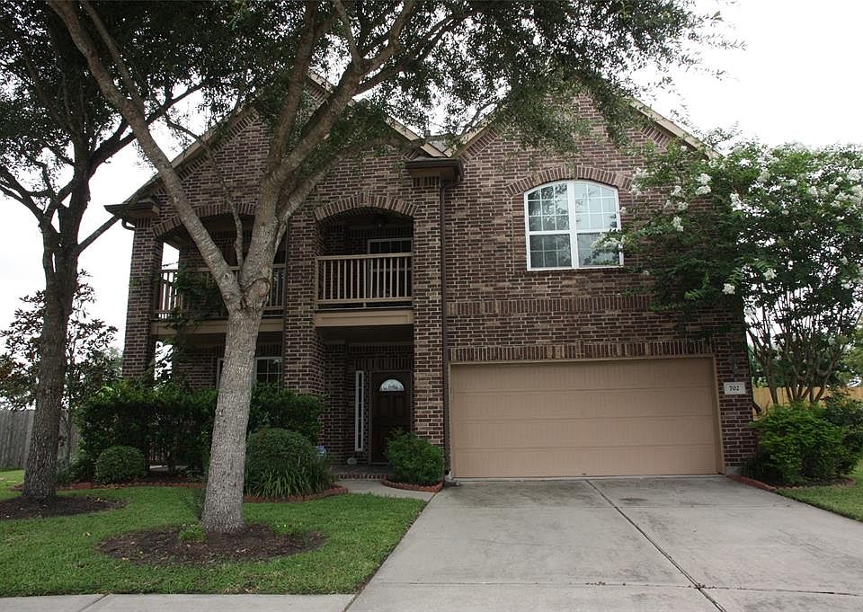 1st image of 702 Arlington Pointe Dr