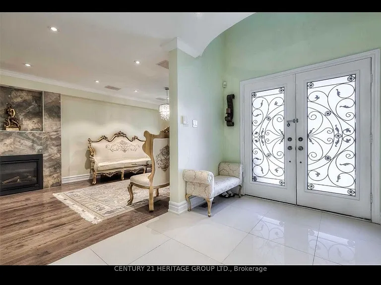 8 Driftwood Ct #MAIN — Photo 2