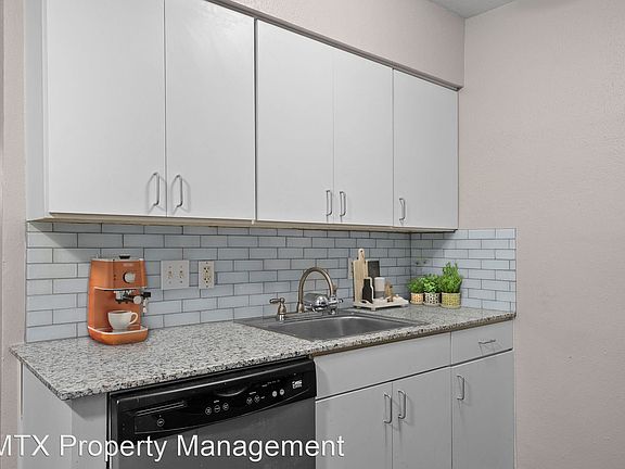 4th image of 605 W Hutchison St #209