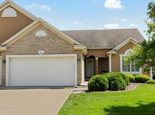 13 Inglewood Ln, Bloomington, IL