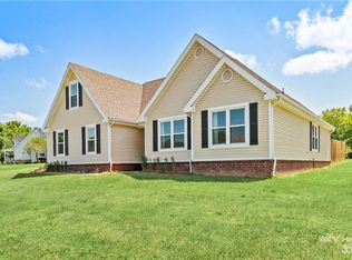 1957 S Tallgrass Dr, Fayetteville, AR 72701