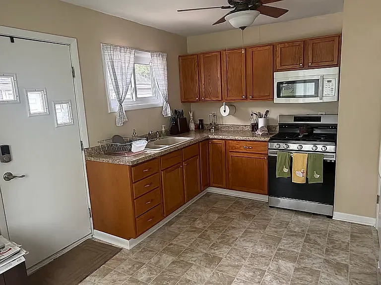 2 bed, 768 sqft, $1,400 — Photo 3