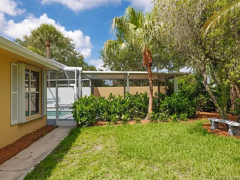2198 SW Mayflower Dr — Photo 6