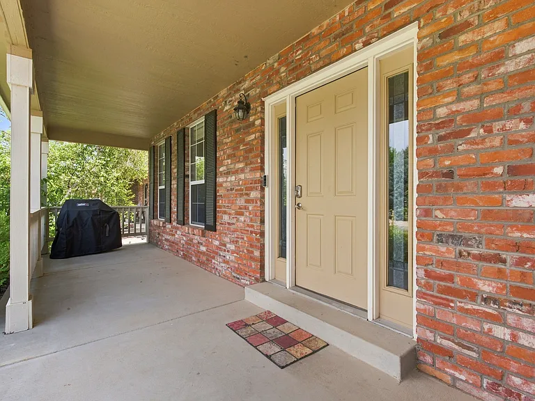 2445 Clayton Cir — Photo 3
