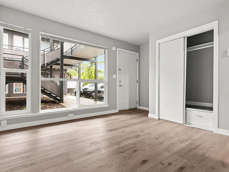 WhiteRock Apartments — Photo 10