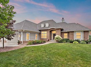 8072 Enclave Cir, Woodbury, MN 55125