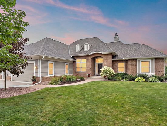 8072 Enclave Cir, Woodbury, MN 55125