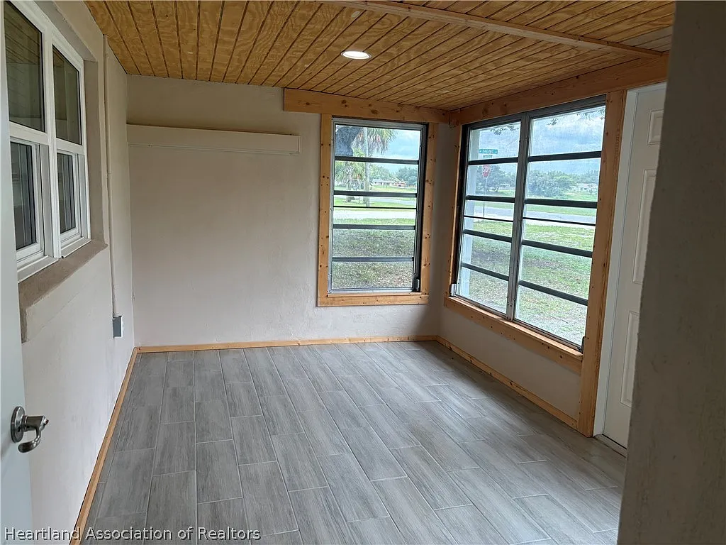 2 bed, 1.5 bath, 1032 sqft, $1,500 — Photo 2