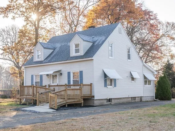 28 Center St, Agawam, MA 01001