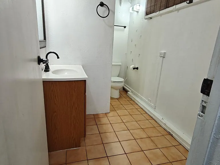 Mokulele Dr — Photo 1
