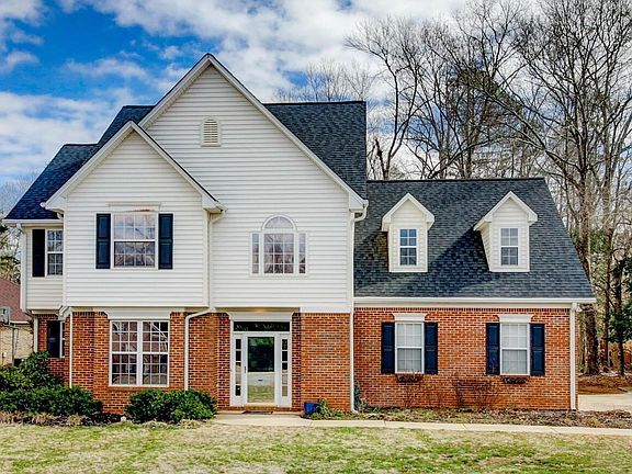 2nd image of 415 Scenic Oak Dr