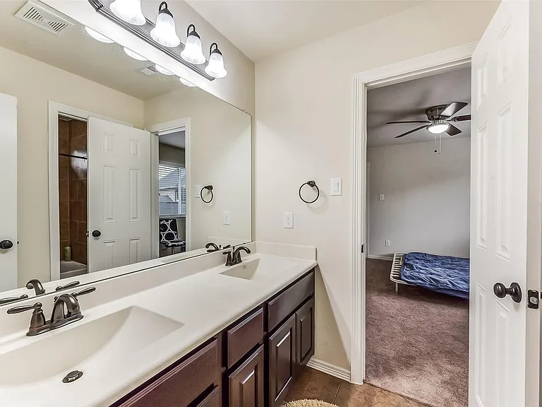 13918 Majestic Spring Ln — Photo 35