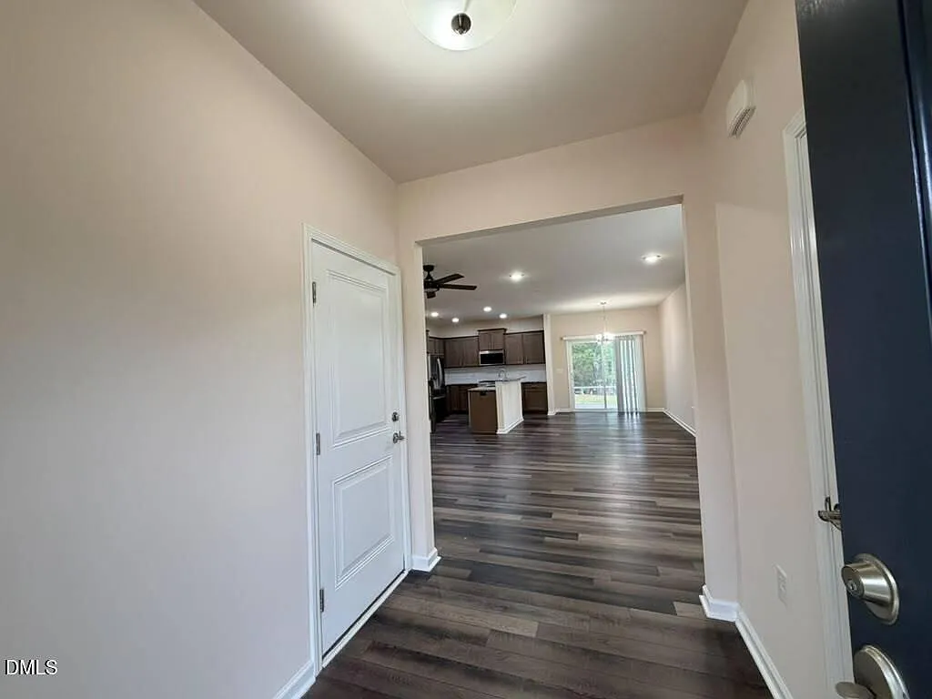 3 bed, 2.5 bath, 1614 sqft, $1,995 — Photo 4