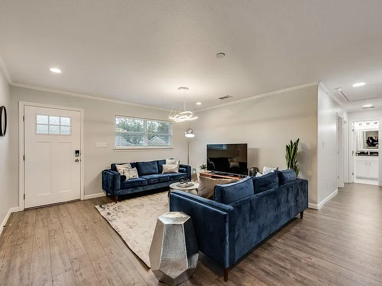 1203 Andrews St — Photo 6