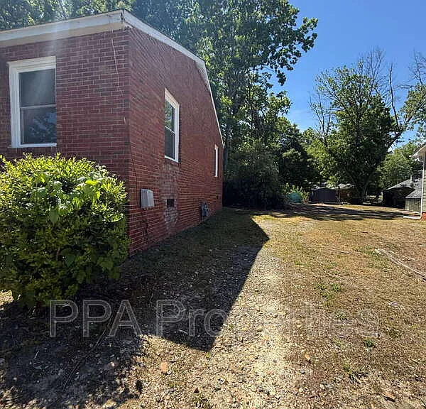 221 Willow Ave — Photo 16
