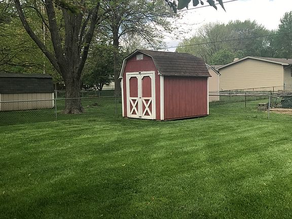 3rd image of 643 White Oak Dr
