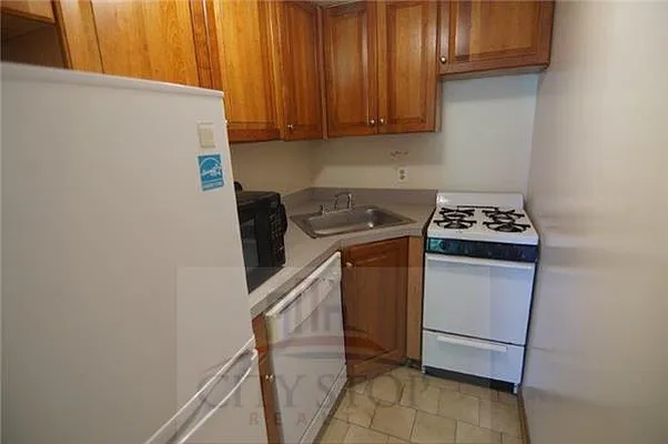 Rented by City Stop Realty | media 25