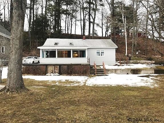 3rd image of 13 Terrace Dr Ext