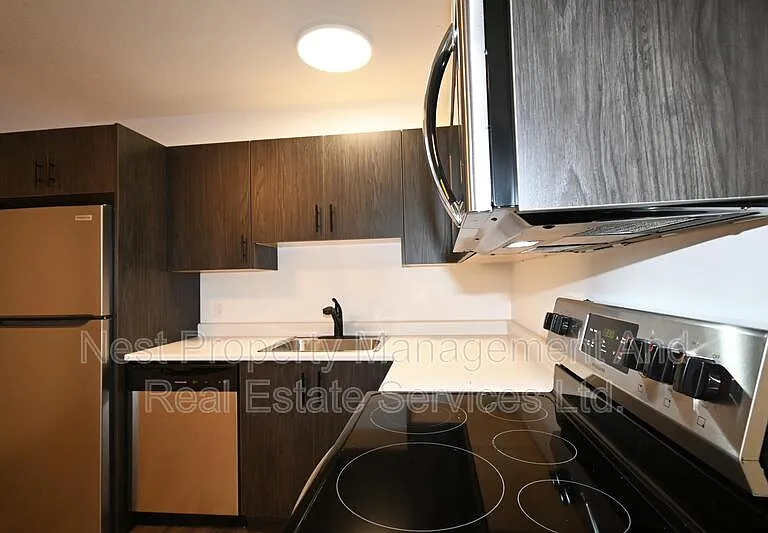 G86 Strathcona Ave #1900 — Photo 3