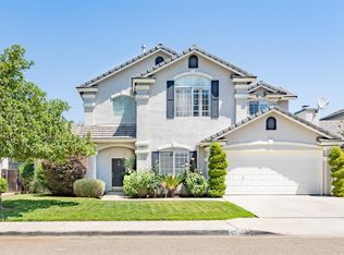 2382 E Desert Island Dr, Fresno, CA 93730