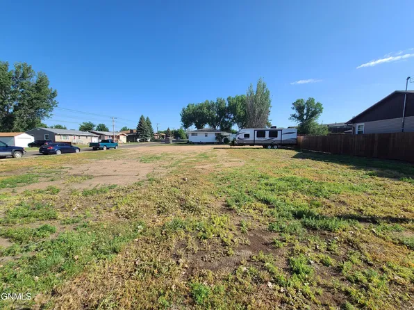 9 9th St E, Dickinson, ND 58601