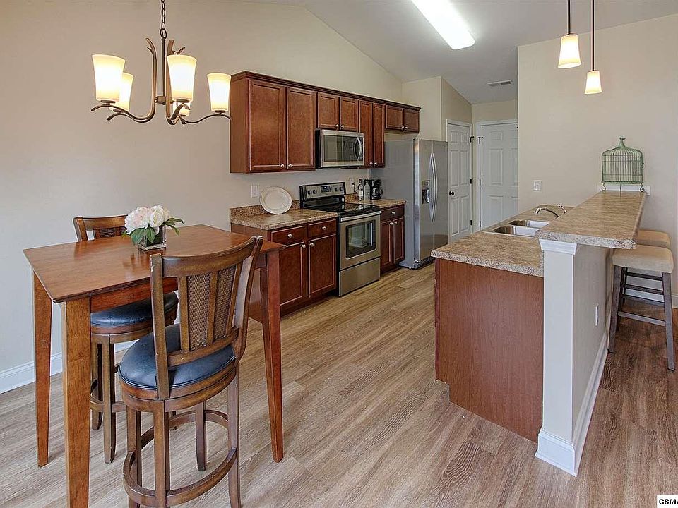 1st image of 329 Franklin Mdws