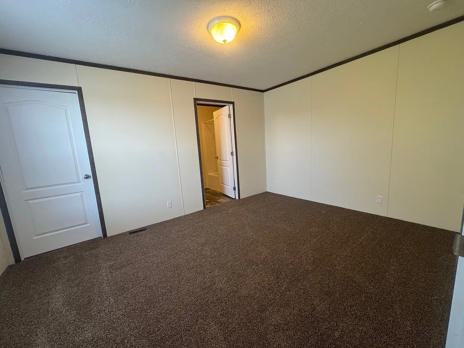 3 bed, 1056 sqft, $929 — Photo 4