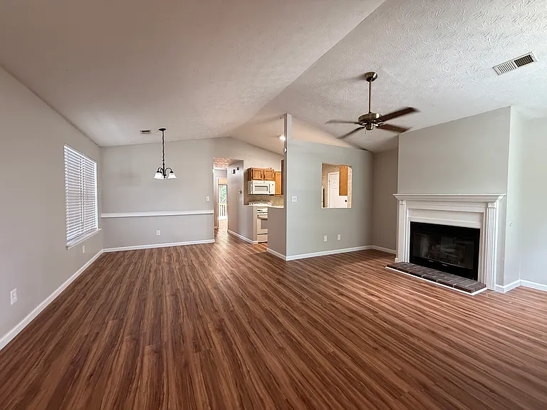 276 Pleasant Pointe Dr — Photo 1