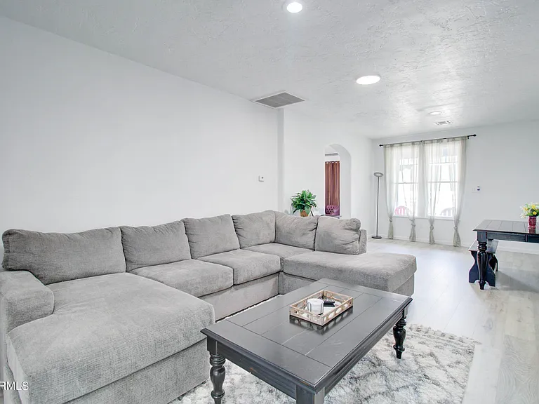 258 S Sutherland St — Photo 14