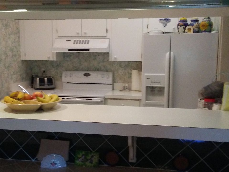 1st image of 3556 Camelot Dr