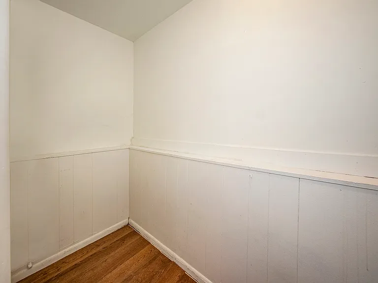 401 Pauline Cottage #COTTAGE — Photo 11