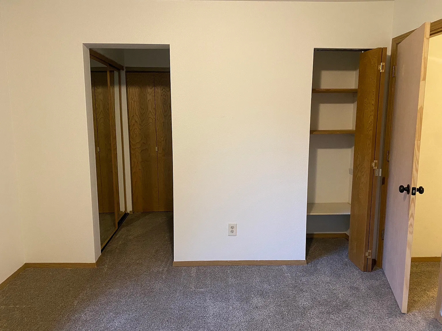 2 bed, 850 sqft, $1,400 — Photo 2