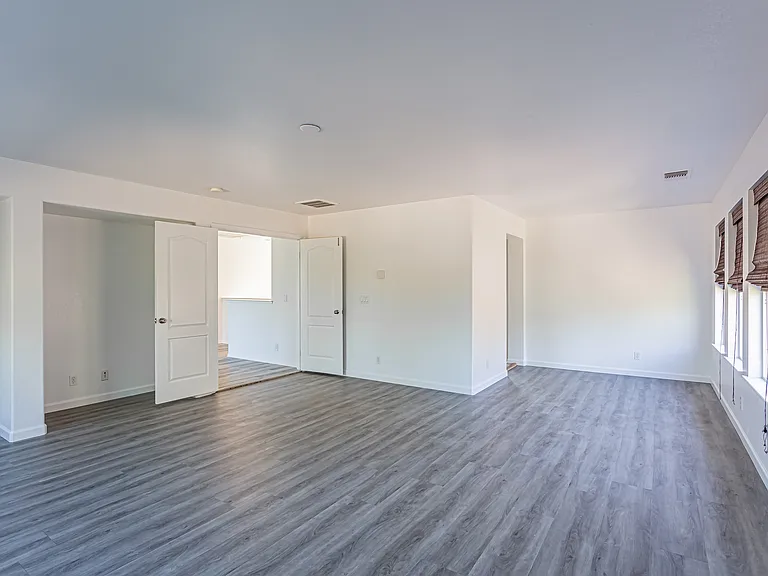 2337 N Silvervale St — Photo 40