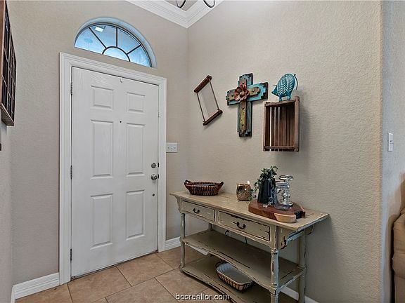 4th image of 909 Dove Landing Ave