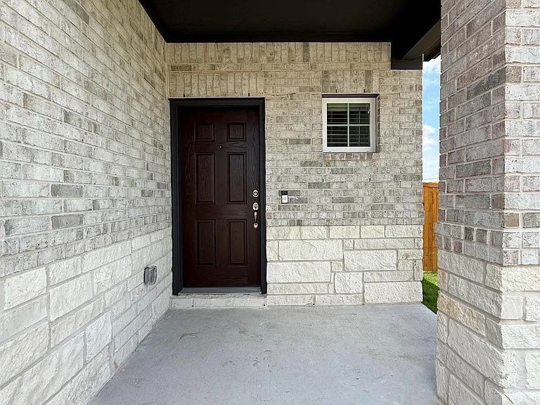 593 Tailwind Dr — Photo 4