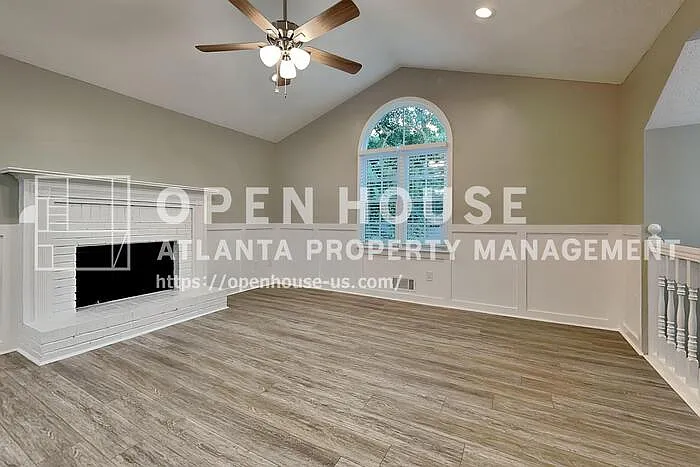 3 bed, 2.0 bath, 1304 sqft, $1,750 — Photo 3