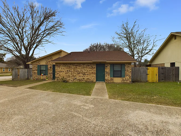 1403 Gramma Ct — Photo 1