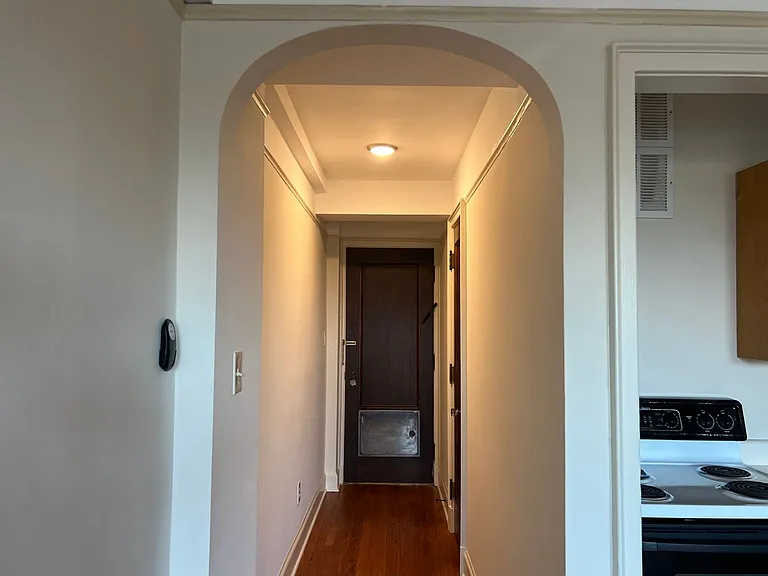 Mayflower Apartments — Photo 62