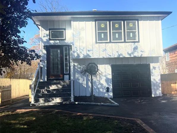 79 Railroad St, Greenlawn, NY 11740