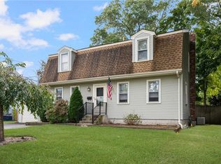 86 Rosegarden St, Warwick, RI 02888