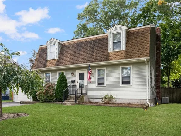 86 Rosegarden St, Warwick, RI 02888