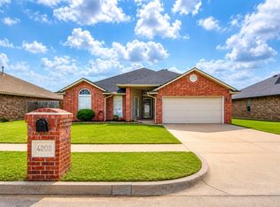 4208 Notting Hill Dr, Moore, OK 73160