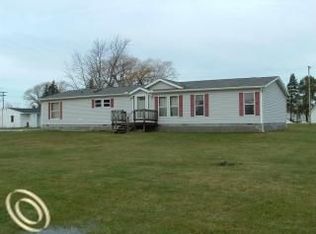 9528 Washington St, Clifford, MI 48727