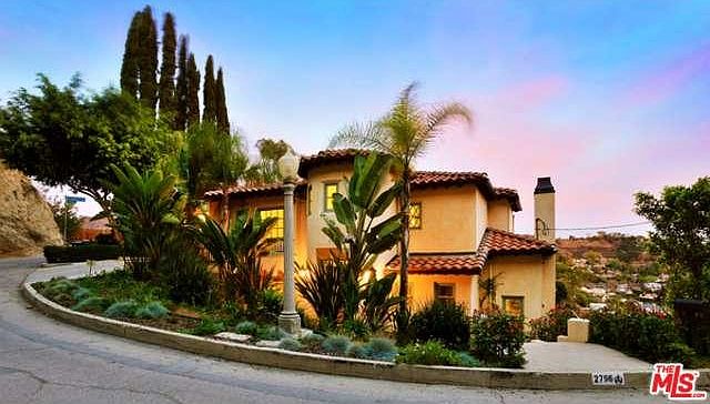 1st image of 2796 Hollyridge Dr
