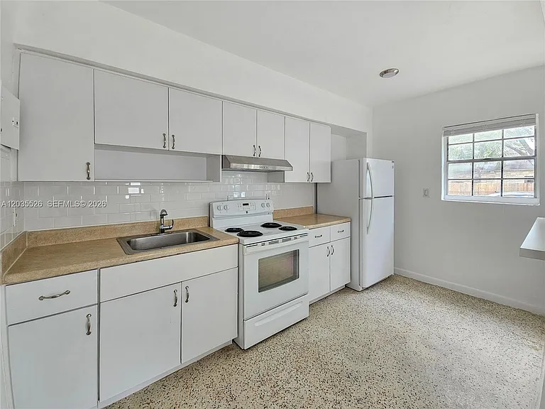 6601 SW 10th St #2 — Photo 4