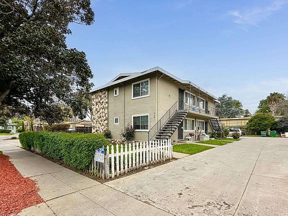 2nd image of 3241 Williamsburg Dr