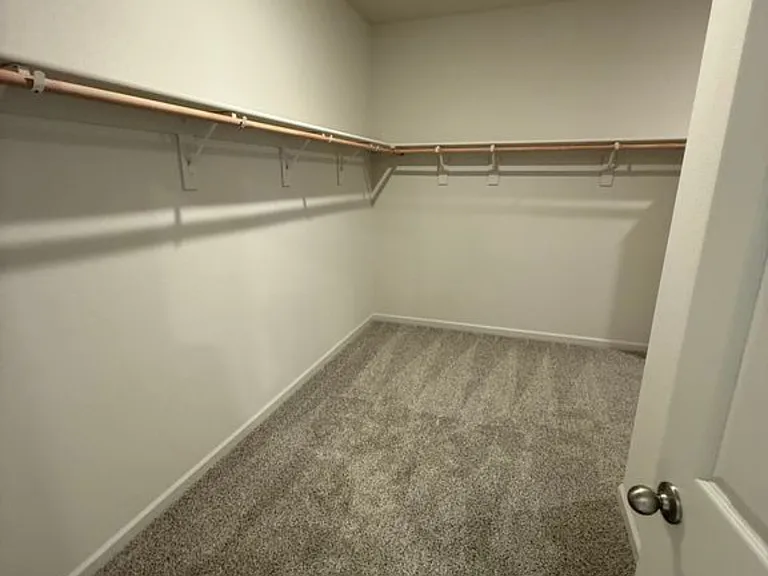 1723 Skagway Ave — Photo 8