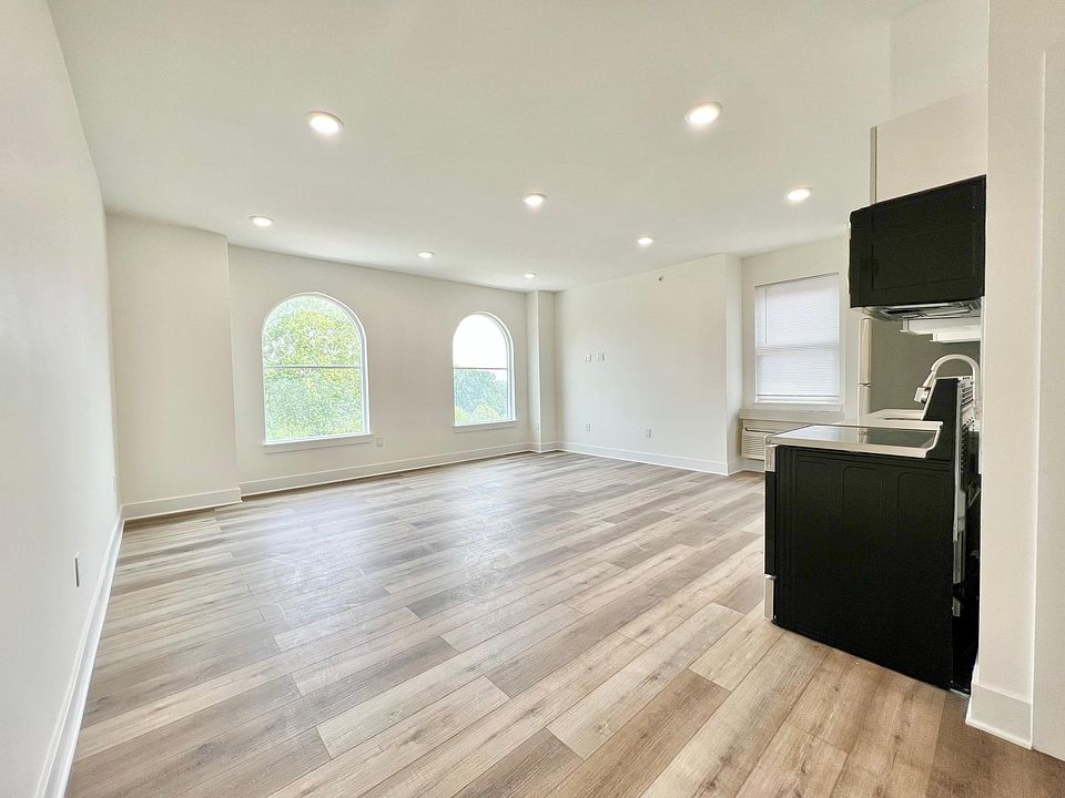 1st image of 4148 Parkside Ave #504