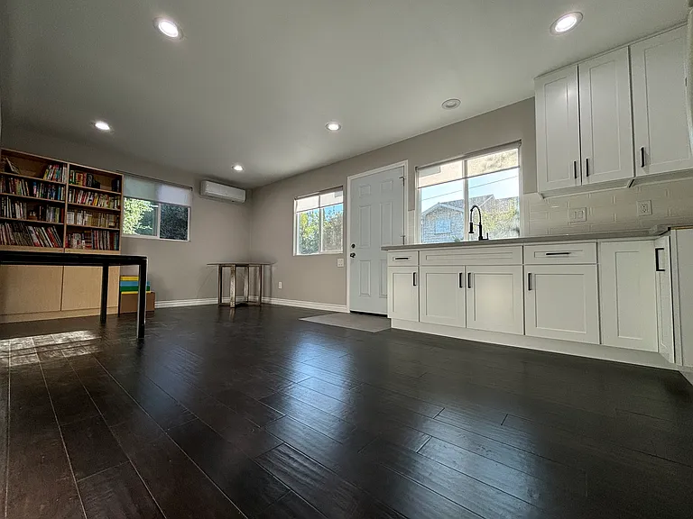 420 E Olive Ave — Photo 7