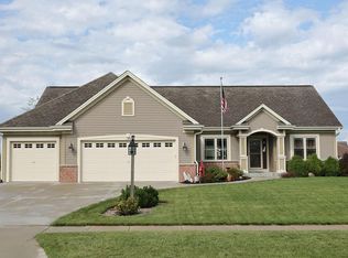 1328 Orchard View Ln, Mukwonago, WI 53149